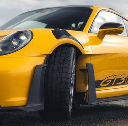 ポルシェとミシュランが『911 GT3 RS』用に低温・ウェット路面向け新タイヤ共同開発