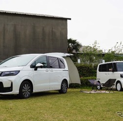 ホンダ『フリードe:HEV AIR』と『N-BOX』のホンダアクセスの子育て応援純正アクセサリー装着車