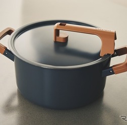 自動車部品メーカーのムロコーポレーションが開発した「GRASTONE POTT （グラストーネ ポット）」