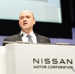 日産自動車が24日に開催した株主総会。写真はイヴァン・エスピノーサCEO