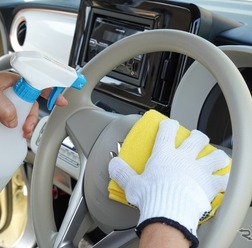 放置した夏の汚れがニオイに変わる前に！ プロ目線で学ぶ車内清掃の正解～Weeklyメンテナンス～