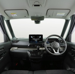市販「AV一体型ナビ」が装着されたインテリア(アルパイン・ビッグX)。