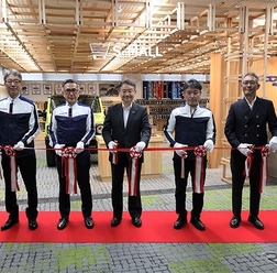 スズキ歴史館1階をリニューアルオープン