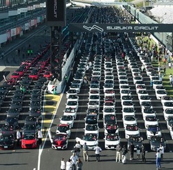 ホンダS660の832台のパレードの様子