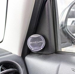 『リクロス』（広島県福山市）にて製作されたオーディオカーの一例。