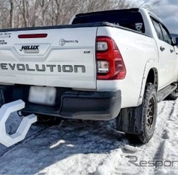 作品例(クルマの個性を引き立てるモンスターヒッチフック)