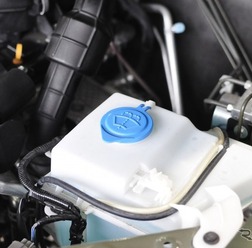 撥水タイプは混ぜるな危険? 高機能ウォッシャー液の選び方と注意点~Weeklyメンテナンス~