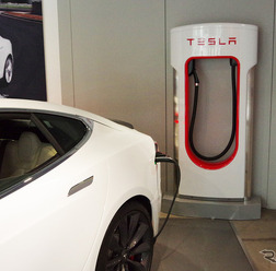テスラ スーパーチャージャー