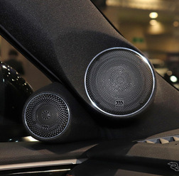 市販カースピーカーの装着例(モレル&アークオーディオ デモカー)。