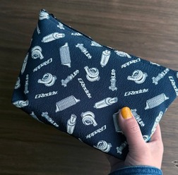 トラストと宮眞のコラボによる絹織物オリジナル雑貨シリーズ