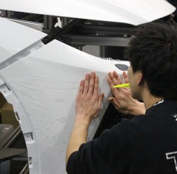 愛車の価値を守るPPF施工に注目…XPEL認定施工店「TNK」は法令遵守で安全・高品質な施工を追求