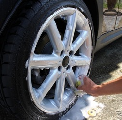 洗車しても締まらない…その原因は足元だった！ 冬の汚れを落として愛車の印象を変える方法 ～Weeklyメンテナンス～