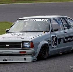 ZIEL RACING／HKSサニー