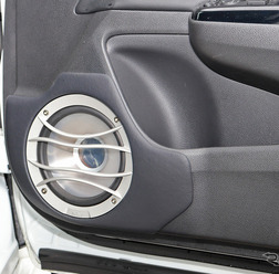 「カーオーディオ・プロショップ」にて製作されたオーディオカーの一例（製作ショップ：ピットハウスコスギ＜香川県＞）。