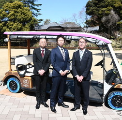 左から杉並区都市整備部 交通企画担当課長の石森健氏、ブリヂストン 新モビリティ事業部門長の太田正樹氏、ブリヂストン 探索事業AirFree開発推進部長の岩淵芳典氏