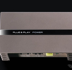「D級外部パワーアンプ」の一例（プラグアンドプレイ・PLUG＆PLAY POWER）。
