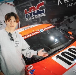 レーシングドライバー 牧野 任祐さん