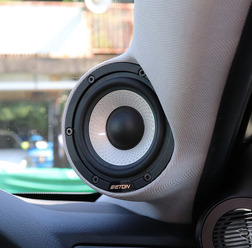 『アミューズ（広島県福山市）』にて製作されたオーディオカーの一例。