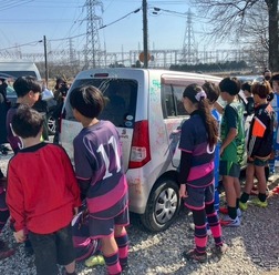 廃車予定の軽自動車をキャンバスに埼玉県日高市で子ども向け体験企画「楽しく描いてみんなで作る「らくがきカー」」開催