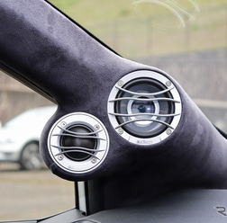 『ピットハウスコスギ（香川県高松市）』にて製作されたオーディオカーの一例。