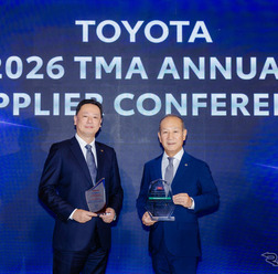 ブリヂストン アジア パシフィック 吉眞弘氏（左）、タイ ブリヂストン 石井聡人氏（右）