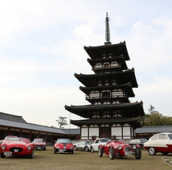 世界遺産、法相宗大本山・薬師寺の国宝東塔とともに