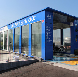 4月28日は「洗車の日」… 3分で完了、驚異のタイパを実現する“拭き上げ不要”のトンネル洗車機「SPLASH 'N' GO!」【洗車場特集 Part.03】