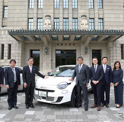 特別なフィアット600eが京都市公用車に