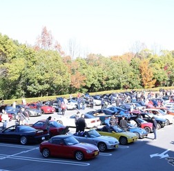 約100台の出場オーナー車両展示