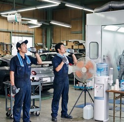 早くも真夏の暑さ、自動車整備・鈑金塗装などの現場ですぐ実践してほしい 厚生労働省の最新版「熱中症対策」ガイドラインのポイント