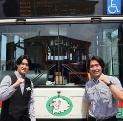 向かって左から長浜営業所の山口さん、八日市営業所の若井さん