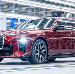 BMW『7シリーズ』改良新型を生産開始