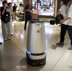 東京ミッドタウン八重洲でデリバリーロボットの本格運用を開始