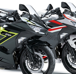 カワサキ Ninja 400（左）とNinja 250（右）2027年モデル