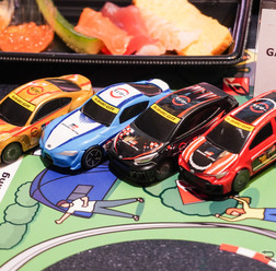 GRコラボ限定ミニカーはそれぞれ、たまご・〆さば・まぐろ・いくらのすしがモチーフ