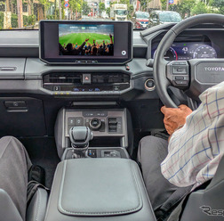 新型『ハイラックス』に適合したデータシステムのTV-KIT