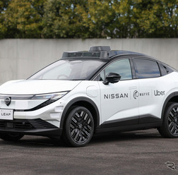 ロボタクシーとして試験運行をおこなうWayveのAI Driverを搭載した日産リーフ