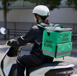 Uber Eatsの二輪配達パートナー