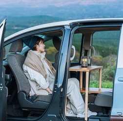 トヨタ『シエンタ』専用のフロントシート回転機構「スイベルシート（SwivelSeat）」
