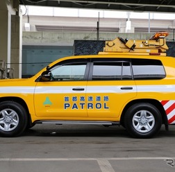 交通パトロールカー