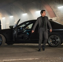 映画『ミッション：インポッシブル』最新作に起用される新型BMW M5とトム・クルーズ