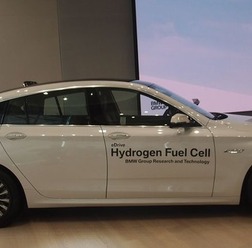 BMW・燃料電池ブレゼンテーション
