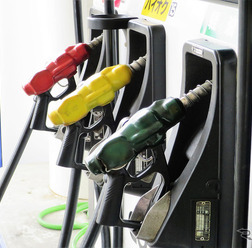「ガソリン価格」は今後どうなる？ 注目すべきは「補助金施策」の行方と「WTI原油先物価格」の動向！【カーライフ 社会・経済学】