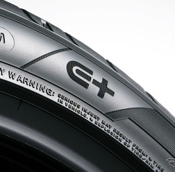 タイヤサイドに施された「E+」マークの刻印