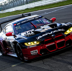 ニュルブルクリンク耐久シリーズ第8戦で総合優勝した34号車「BMW M4 GT3」