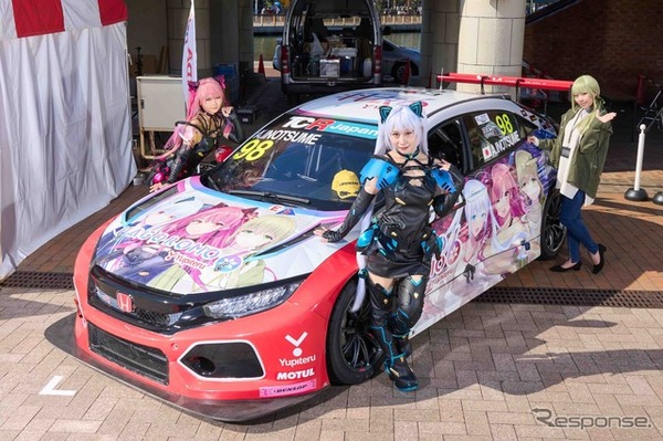 痛車とコスプレイヤーの「共演」