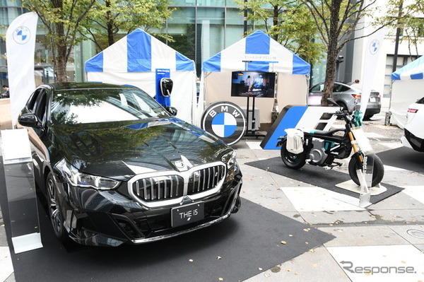 BMW i5 M60xドライブとBWW CE02／（KITTEテラス会場）