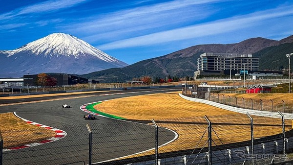 富士山の眺めも魅力のひとつのメインサーキットでの試乗