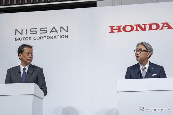 日産の内田社長（向かって左）とホンダの三部社長（2024年12月）