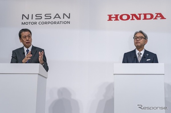 日産の内田社長（向かって左）とホンダの三部社長（2024年12月）